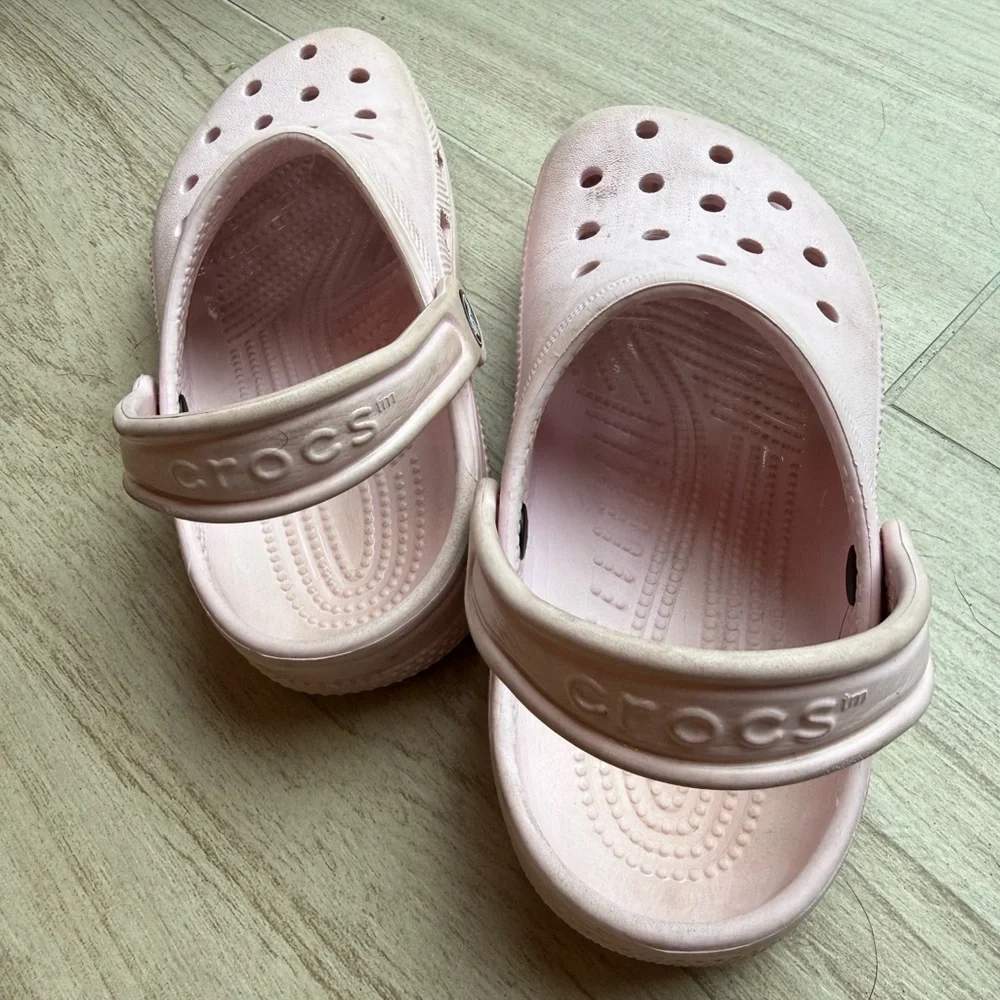 Kids pink crocs